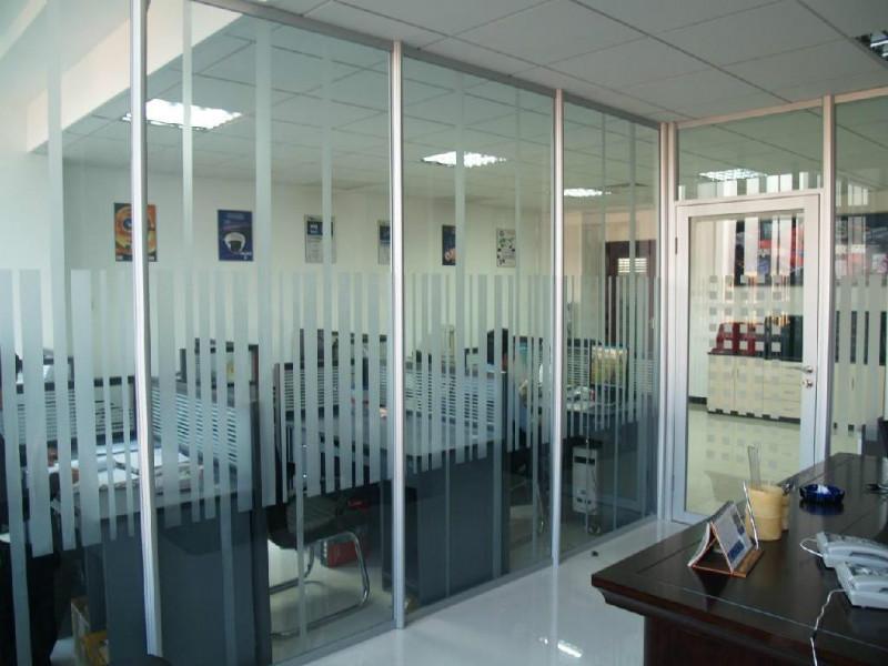 北京佳龙大厦安装办公室玻璃隔断价格